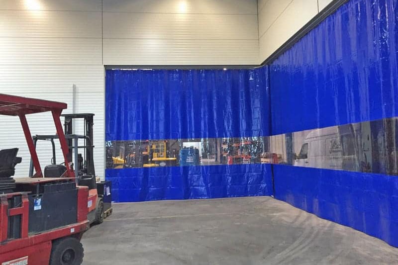 5 belangrijke voordelen van industriegordijnen in uw magazijn